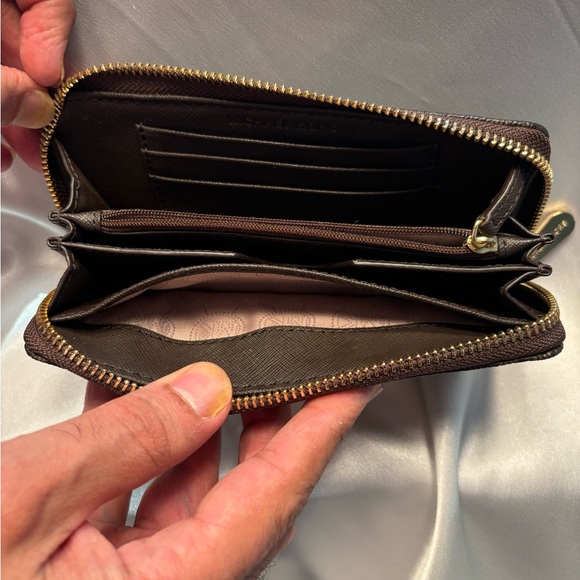 EUC Michael Kors Zippy Zip Around Long Wallet Monogram MK Logo - Picture 3 of 7